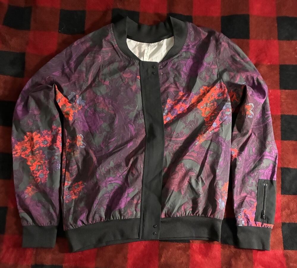 Fabletics Ithaca Bomber Jacket Women's M Purple Paisley Full Zip limited edition